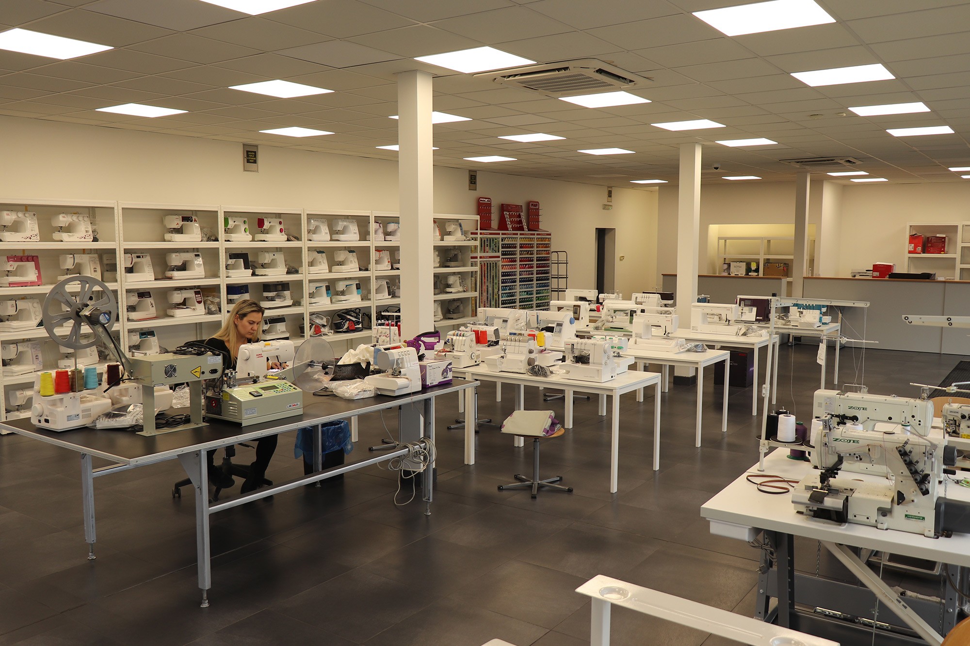 Vnitřní prostory showroomu a prodejny